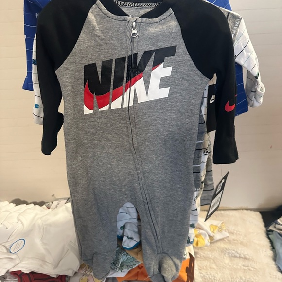 Baby boy Nike outfits 0-3 mos